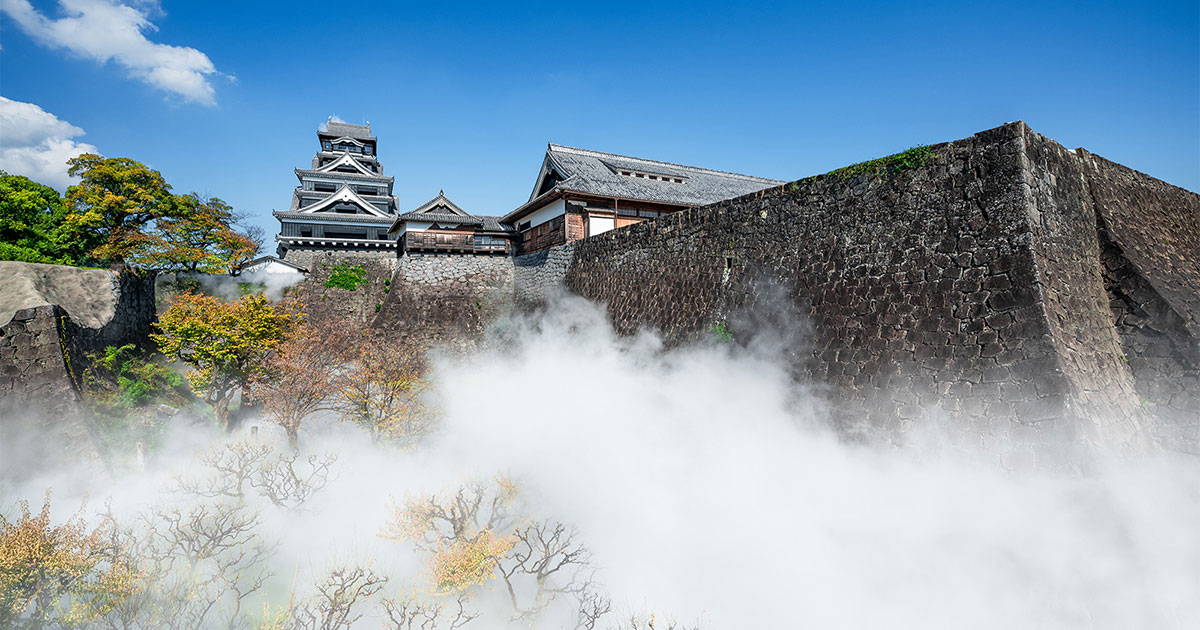 熊本城「秋のくまもとお城まつり」で幻想的な人工雲海を演出（2025年