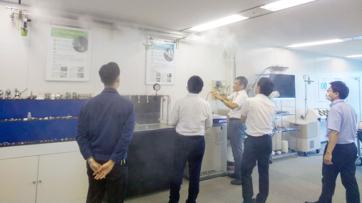 デモ体験会では、実際に霧を見て、触って、聴いて、ドライフォグ加湿やセミドライフォグ加湿について体感いただきます