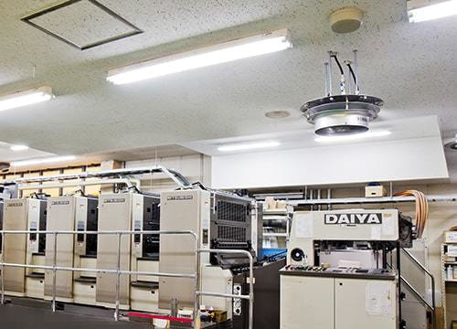加湿現場写真3_蒸気加湿から水噴霧加湿（ドライフォグミスト加湿）への切替えでCO2削減・脱炭素・省エネを加速