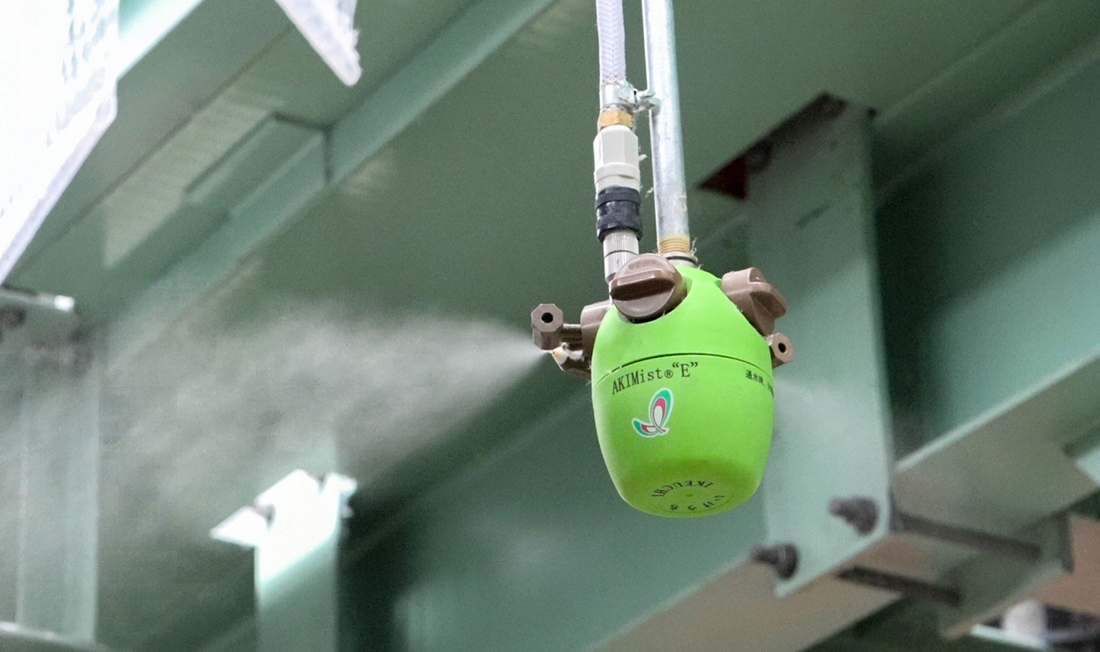 写真:ドライフォグ産業空調加湿システムAirAKI®〈エアラキ〉稼働の様子