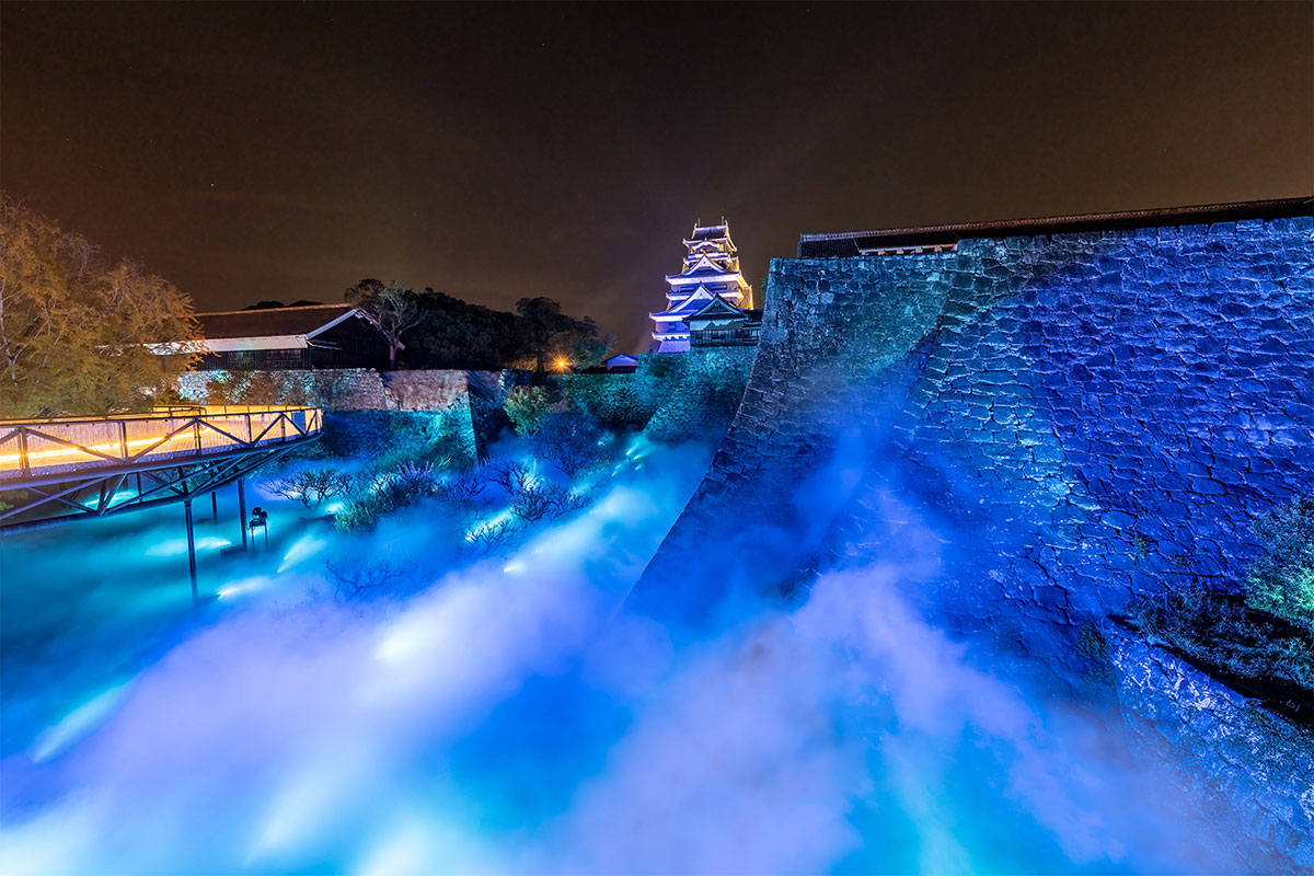 全長約350メートルの空中回廊から望む雲上の熊本城